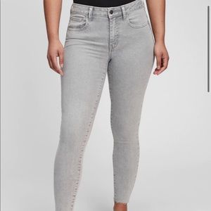 Mid Rise Universal Jegging